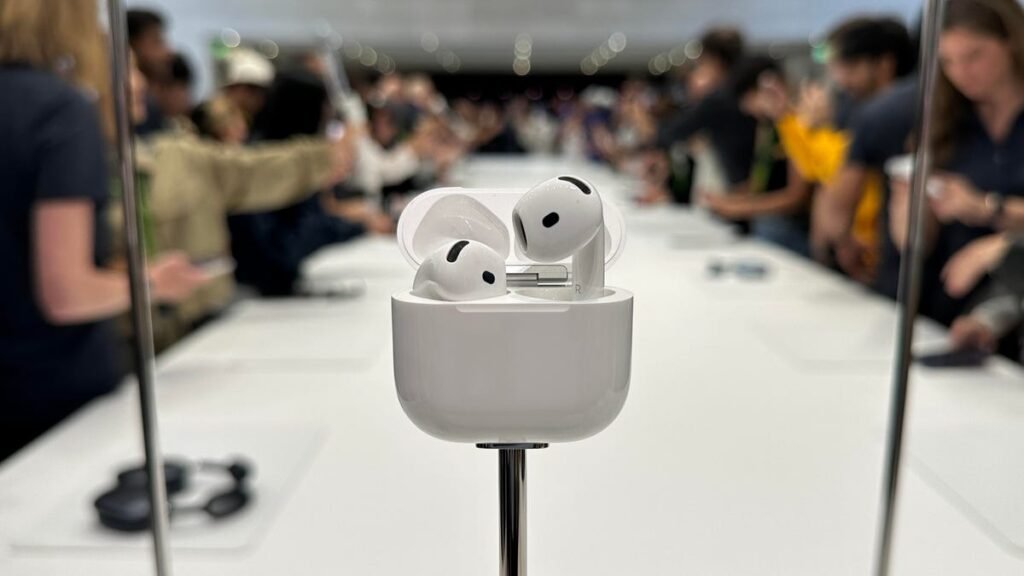 AirPods 4 のベストセール: Apple の最新の象徴的なワイヤレスイヤホンを割引価格で購入できます